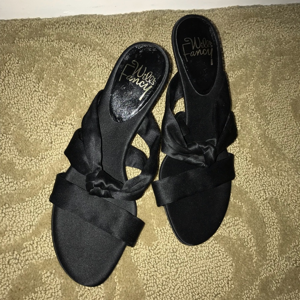 Wills Fancy black heels size 7.5
